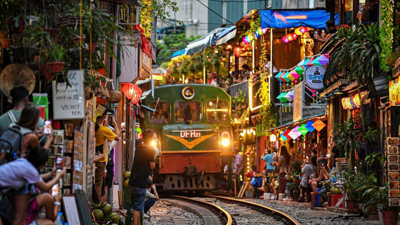 Photograph the breathtaking views of Hanoi’s rail routes